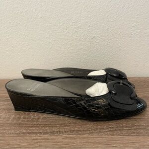 Stuart Weitzman Black Patent Snakeskin Peep Toe Buckle Wedge Slides, Size 6.5N